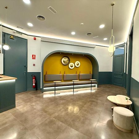 Hip Karma Hostel Барселона Экстерьер фото
