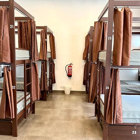 Hip Karma Hostel Барселона Экстерьер фото