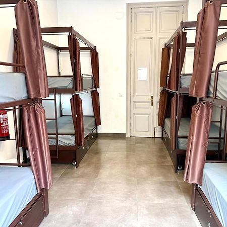 Hip Karma Hostel Барселона Экстерьер фото