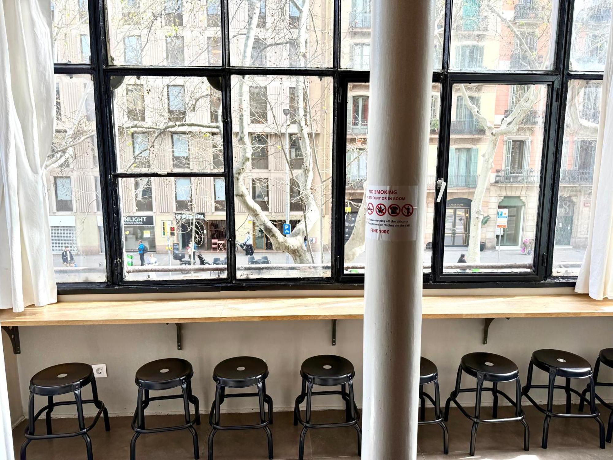 Hip Karma Hostel Барселона Экстерьер фото