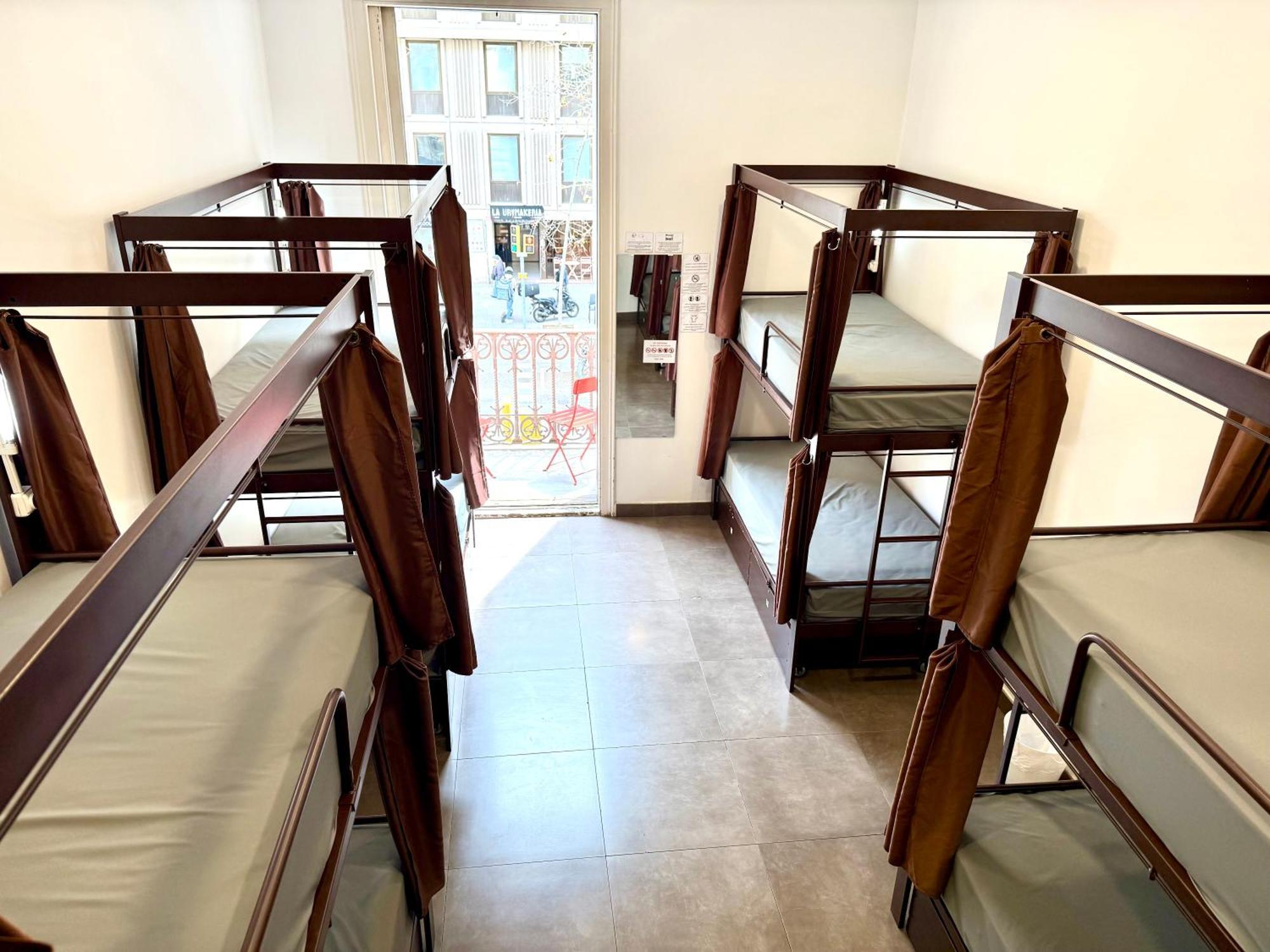 Hip Karma Hostel Барселона Экстерьер фото